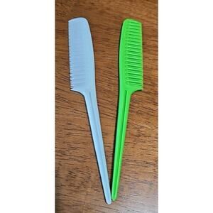 2 Vintage Tupperware Green & White Teasing Comb TUPPER 61-17 61-8 NEW